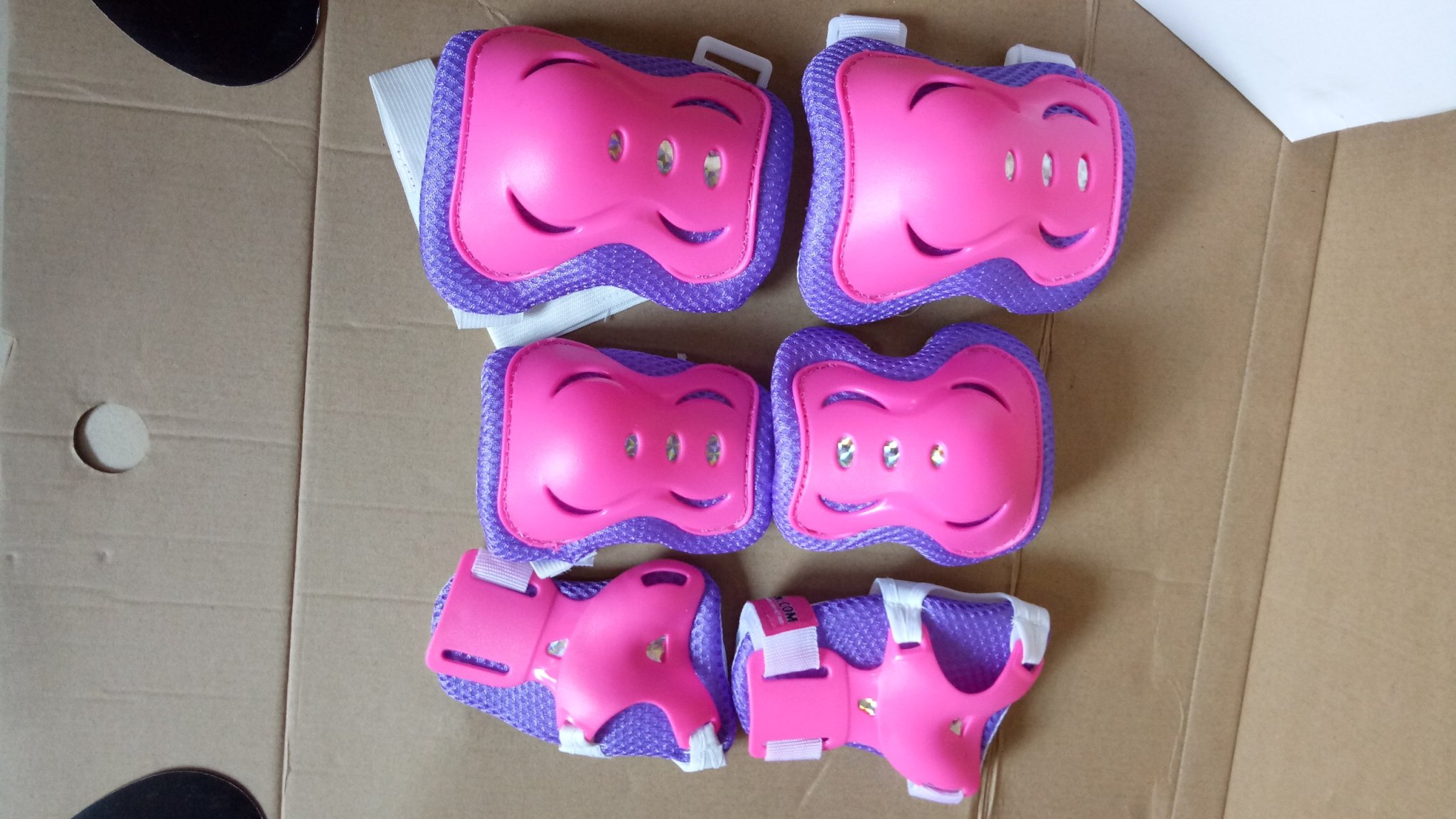 Giày trượt Patin Papaison Kids tặng kèm bộ phụ kiện 6 món ( 2 miếng bảo vệ bàn tay + 2 miếng bảo vệ khuỷu tay + 2 miếng bảo vệ đầu gối) và tool lục giác