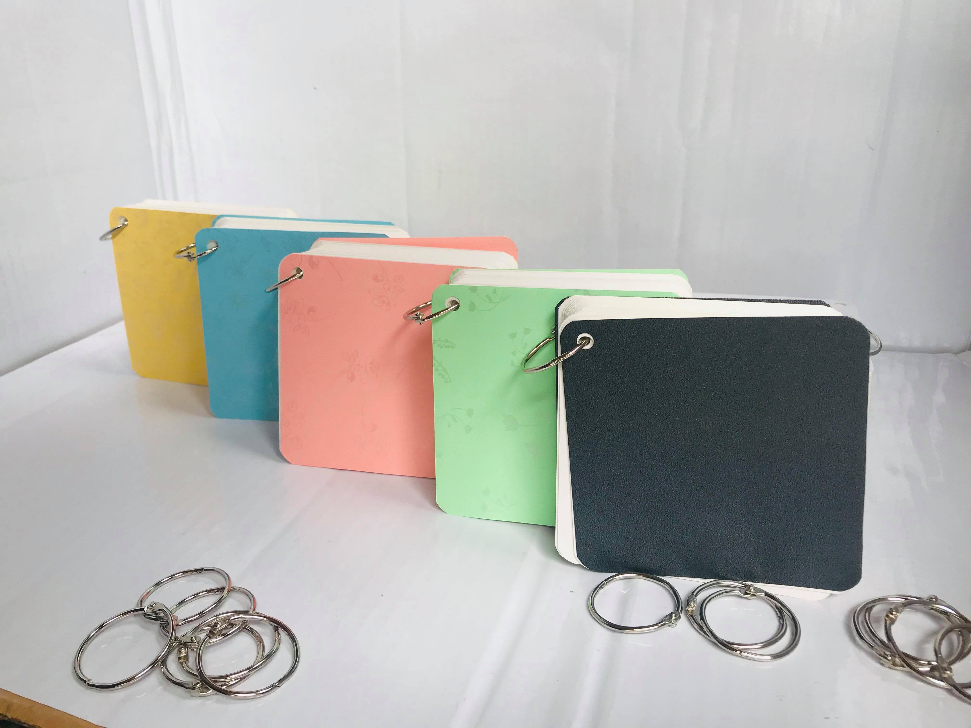 Combo 2 tập Flashcard trắng khổ lớn 10x10cm dày đẹp định lượng 350gsm 100 thẻ dày 5cm. Flashcard trắng 100 thẻ khổ lớn 10x10cm tặng kèm 2 khoen móc. Flasshcard trắng khổ lớn dùng để học hoặc vẽ