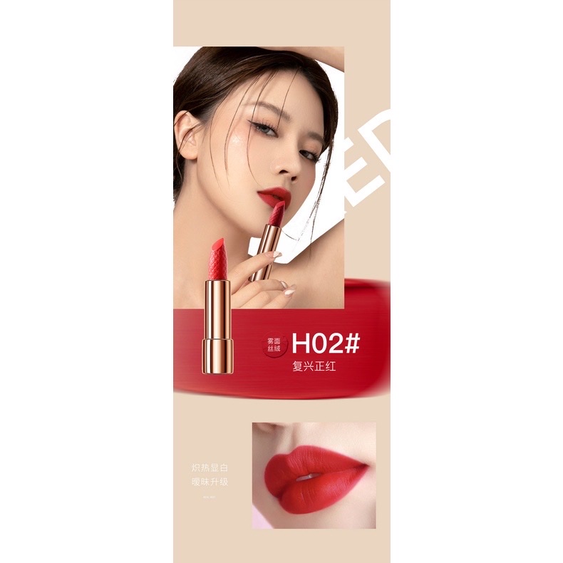 Set 4 cây son 3 màu 1 dưỡng ,kèm túi xách đựng sang trọng ,chất son mềm , lên màu chuẩn , độ bền cao ,cho làn môi mướt mịn, sáng hồng, giảm thâm môi hiệu quả. có thể làm quà tặng siêu xinh