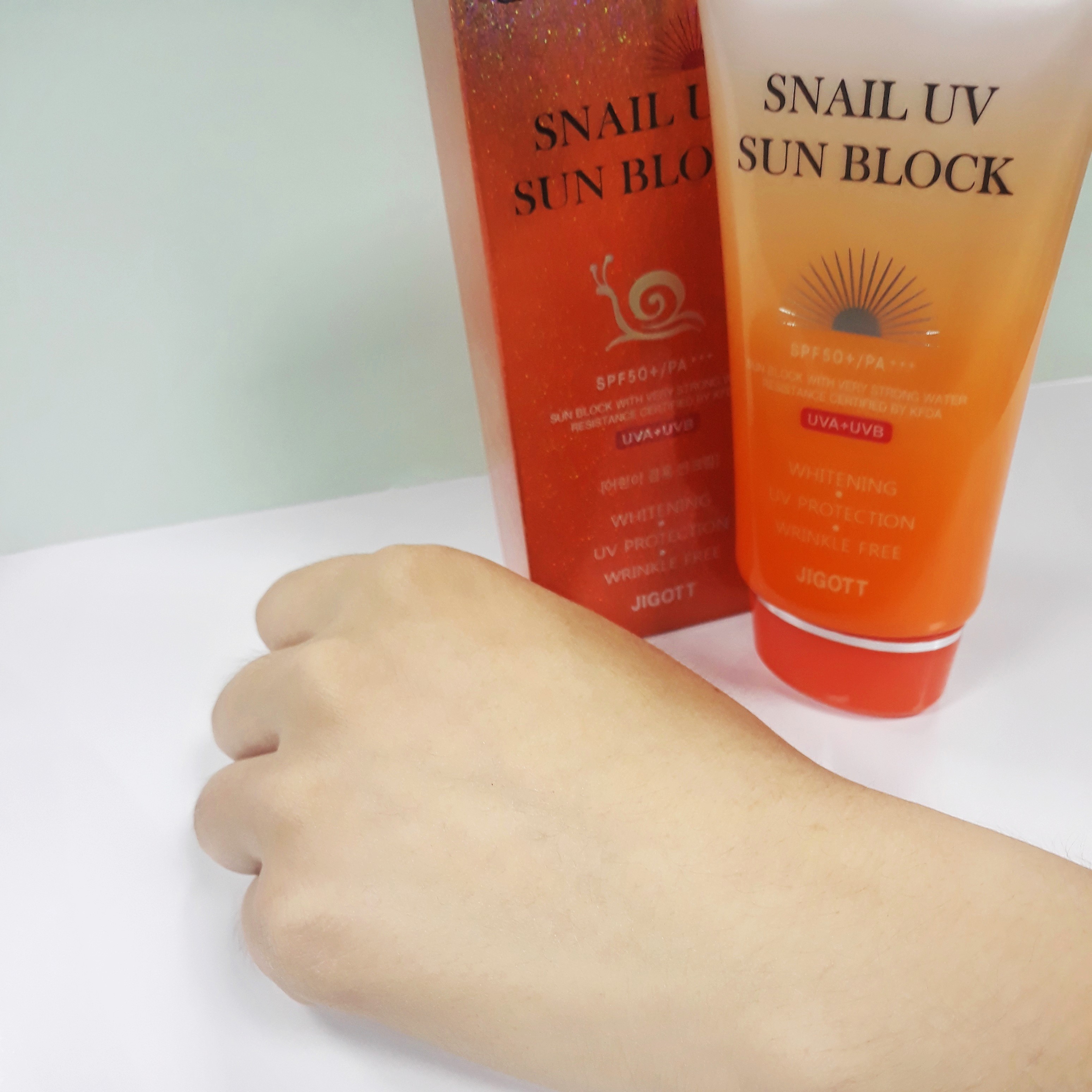 Kem Chống Nắng Ốc Sên JIGOTT SNAIL UV SUN BLOCK SPF50+/PA+++