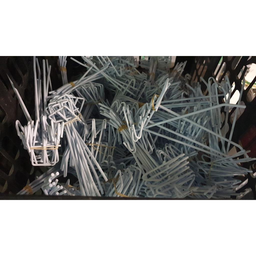 Combo 50 móc cài lưới sắt, tay cài tấm lưới sắt đa năng treo phụ kiện điện thoại, decor trang trí