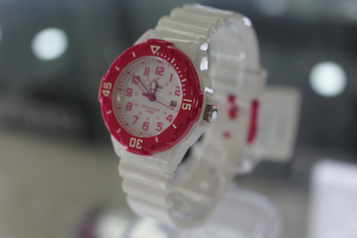 Đồng Hồ Nữ Dây Nhựa Casio LRW-200H-4BVDF (32mm) - Trắng
