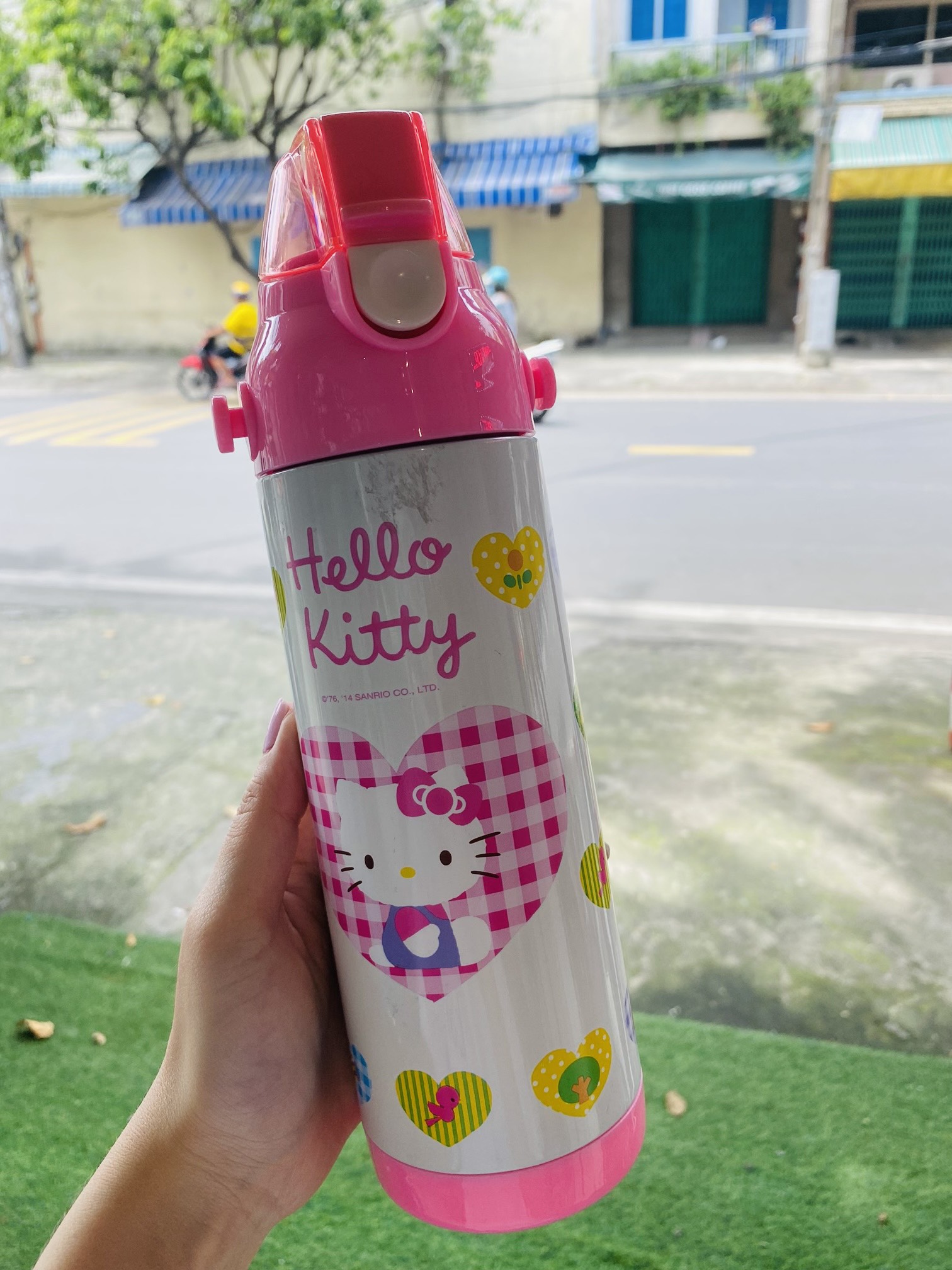 Bình nước giữ nhiệt hình mèo Kitty trái tim caro màu trắng hồng cho trẻ em, bé gái - - KT3655TR