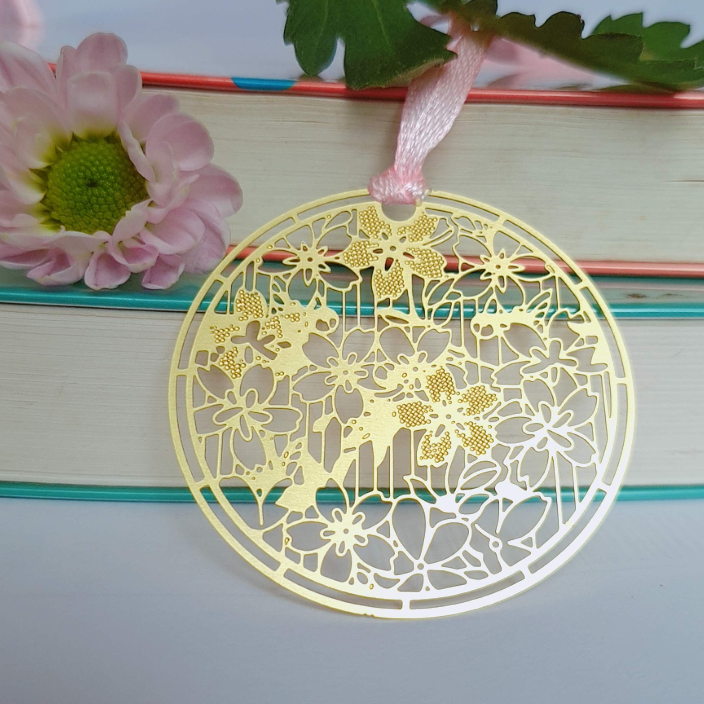 Bookmark kim loại họa tiết sakura hình tròn 01