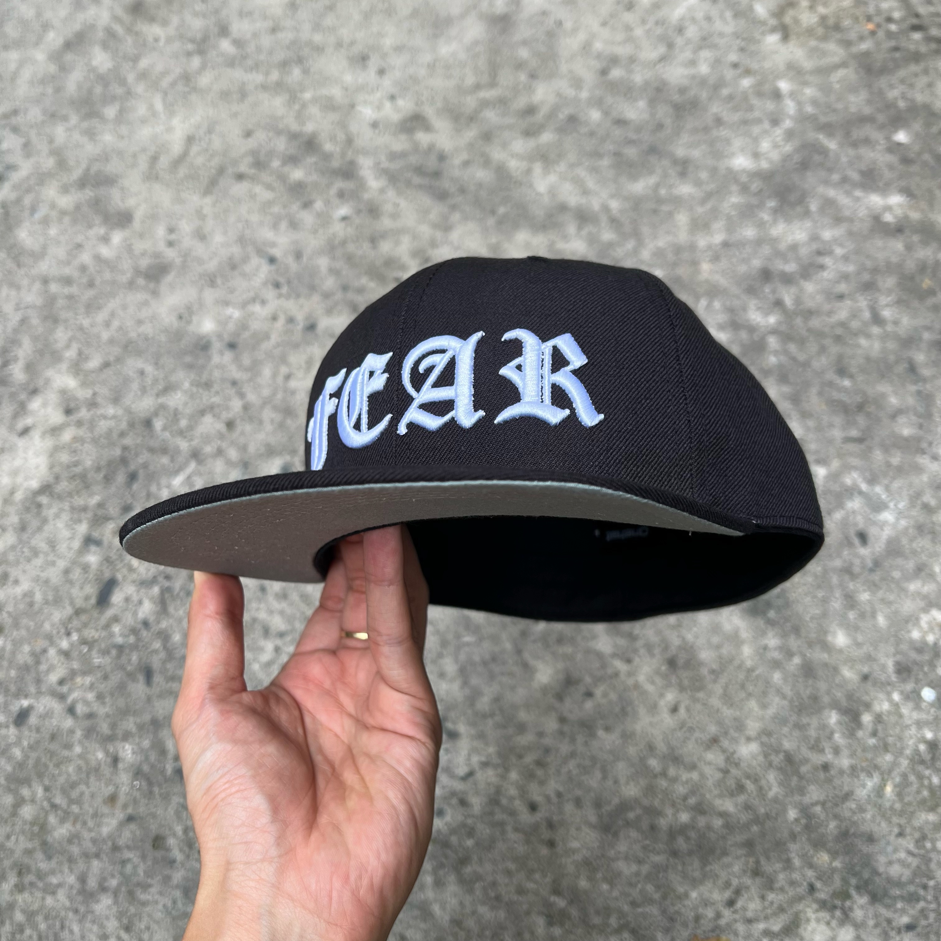 Nón snapback Fitted bít đuôi logo Chữ FEAR thêu 3D cách điệu vòng đầu 57,5cm chất lượng cao brand One Hat