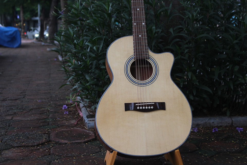 Guitar Acoustic Khuyết SAG04C - Âm vang, trong - Bấm không đau tay