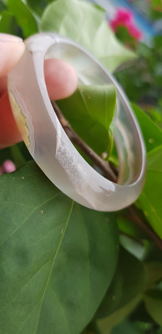 Vòng tay phong thuỷ Nữ Bản Hẹ Đá Mã Não Trắng trong vân hoa đẹp Vòng màu trắng trong Ni 50mm x Cao 12mm x dầy 6,5mm Hợp nữ mệnh kim mệnh Thủy ạ