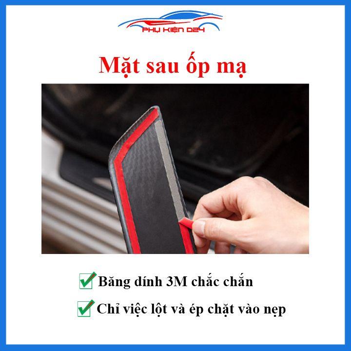 Bộ ốp bậc cửa trong ngoài nẹp bước chân Soluto kiểu vây cá vân Titan chống trầy trang trí xe