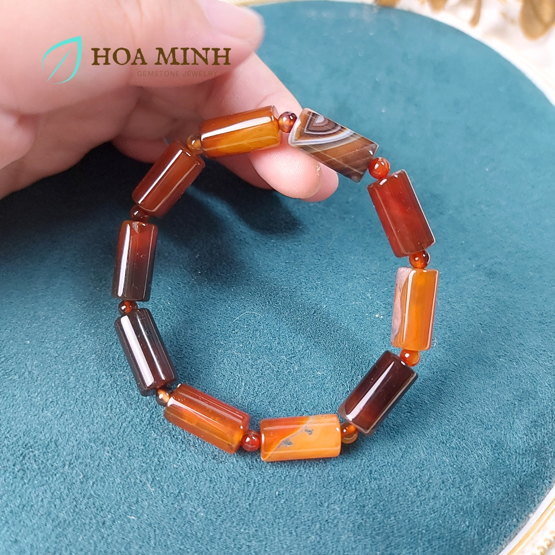 Vòng tay phong thủy đá Mã Não ảo mộng (dreamy agate) kiểu lu thống dài size 8.3 x 16mm dài xen kẽ viên tròn, phong cách độc đáo thời trang