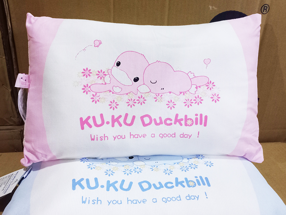 gối chống méo đầu cho bé KU.KU Duckbill 23x35x4.5cm ku2021