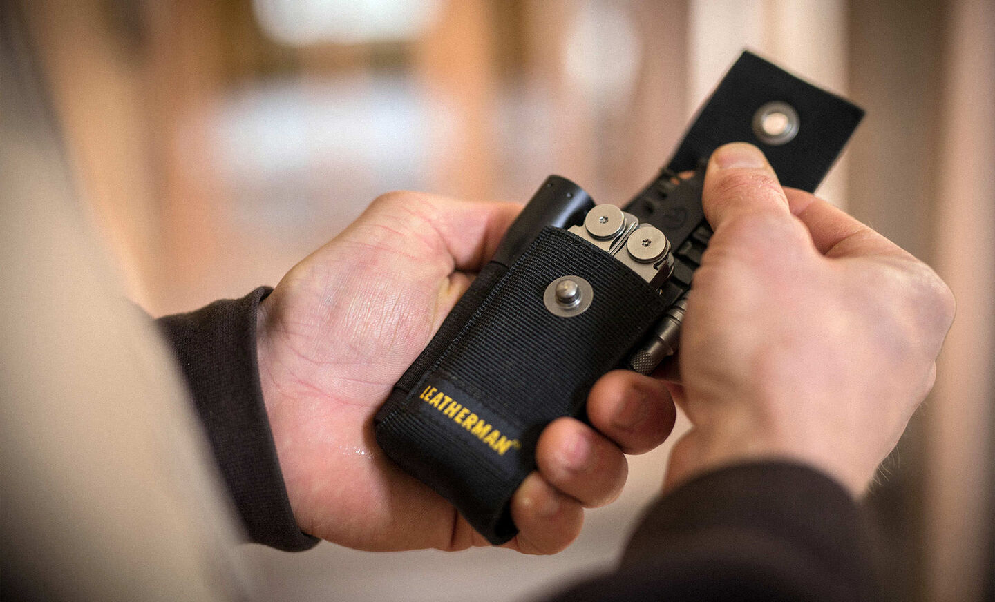 Bao đeo đựng dụng cụ đa năng Leatherman Nylon Sheath W pocket (với ngăn dựng nhỏ bên hông)