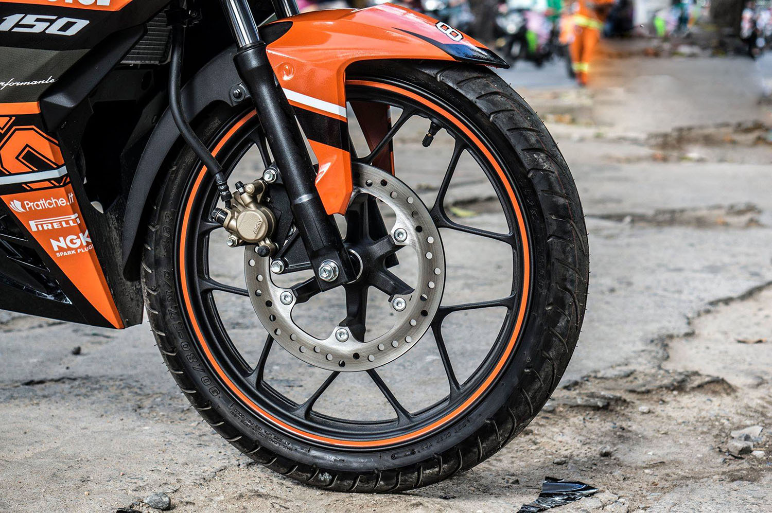 Tem trùm Winner 150 Orange Motul