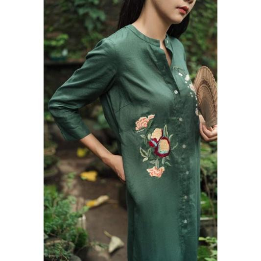 Đầm xuông cổ tàu linen xanh thêu đào lựu