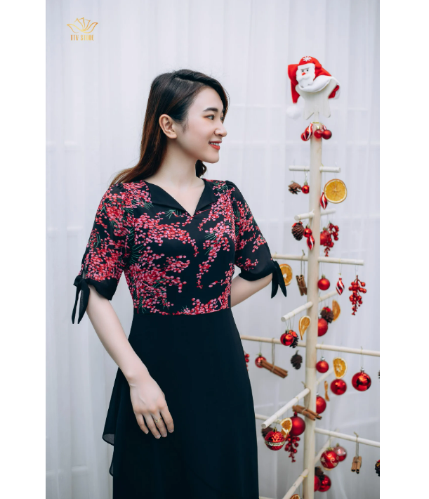 Đầm form A thiết kế trung niên Cổ bẻ tay lỡ Đen hoa đỏ TTV1209
