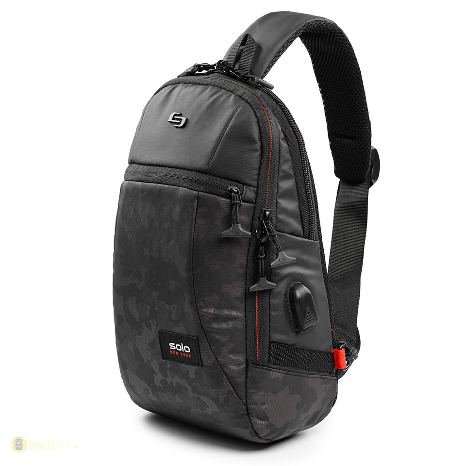 Túi đeo chéo SOLO GLHF 12.9 inch [Good Luck, Have Fun] Đen viền đỏ - ACV290-4 (Hàng Chính Hãng - BH 5 Năm)