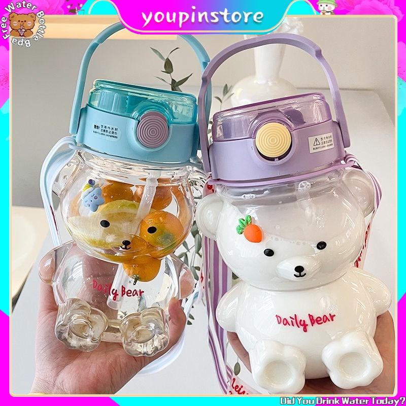 KOSUYTU] Bình Đựng Nước 1200 ml Kèm Ống Hút Hình Gấu Dễ Thương - Có Quai Đeo Và Tay Cầm Tiện Dụng, Đa Năng - Nắp Khoá Chắc Chắn Dễ Sử Dụng - Hàng Chất Lượng KST