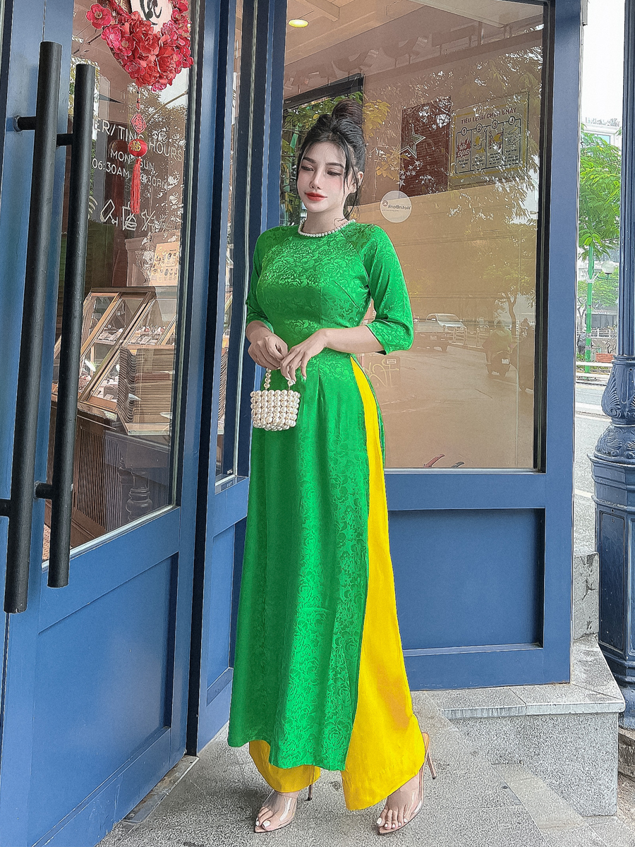 Áo dài gấm lụa xước hoa mẫu đơn đính ngọc trai cổ AD017 - Lady Fashion