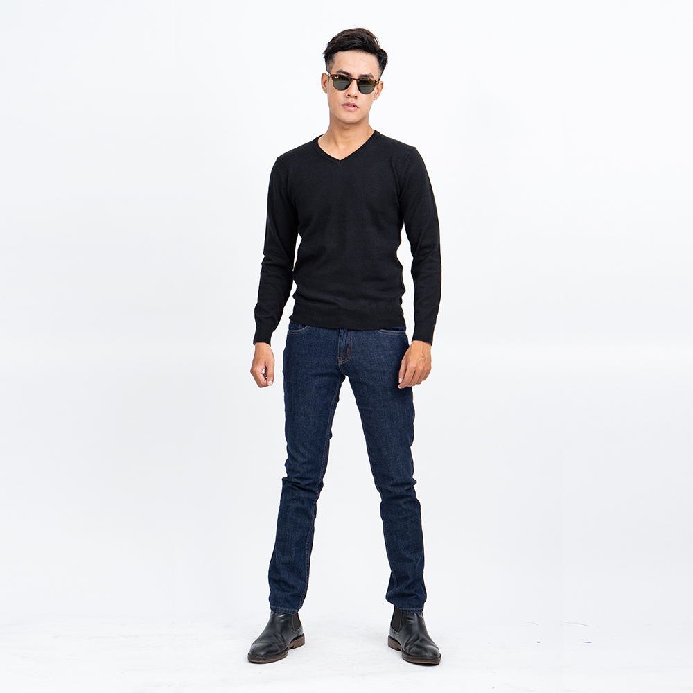 Áo len nam dài tay cổ tim màu đen NOVELTY 180558I