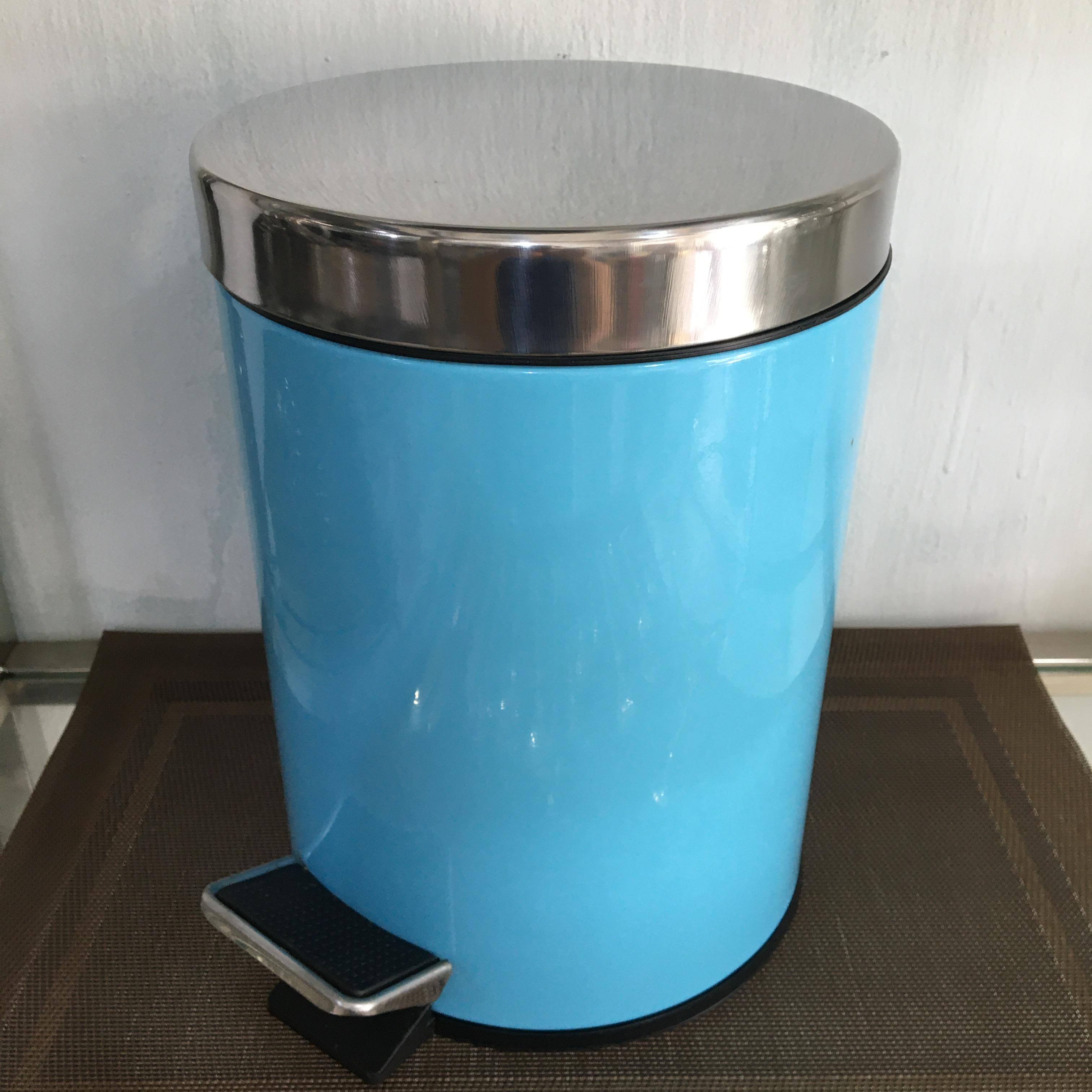 Thùng rác inox chân đạp loại 5 lít, màu xanh ngọc được dùng trong phòng, toilet