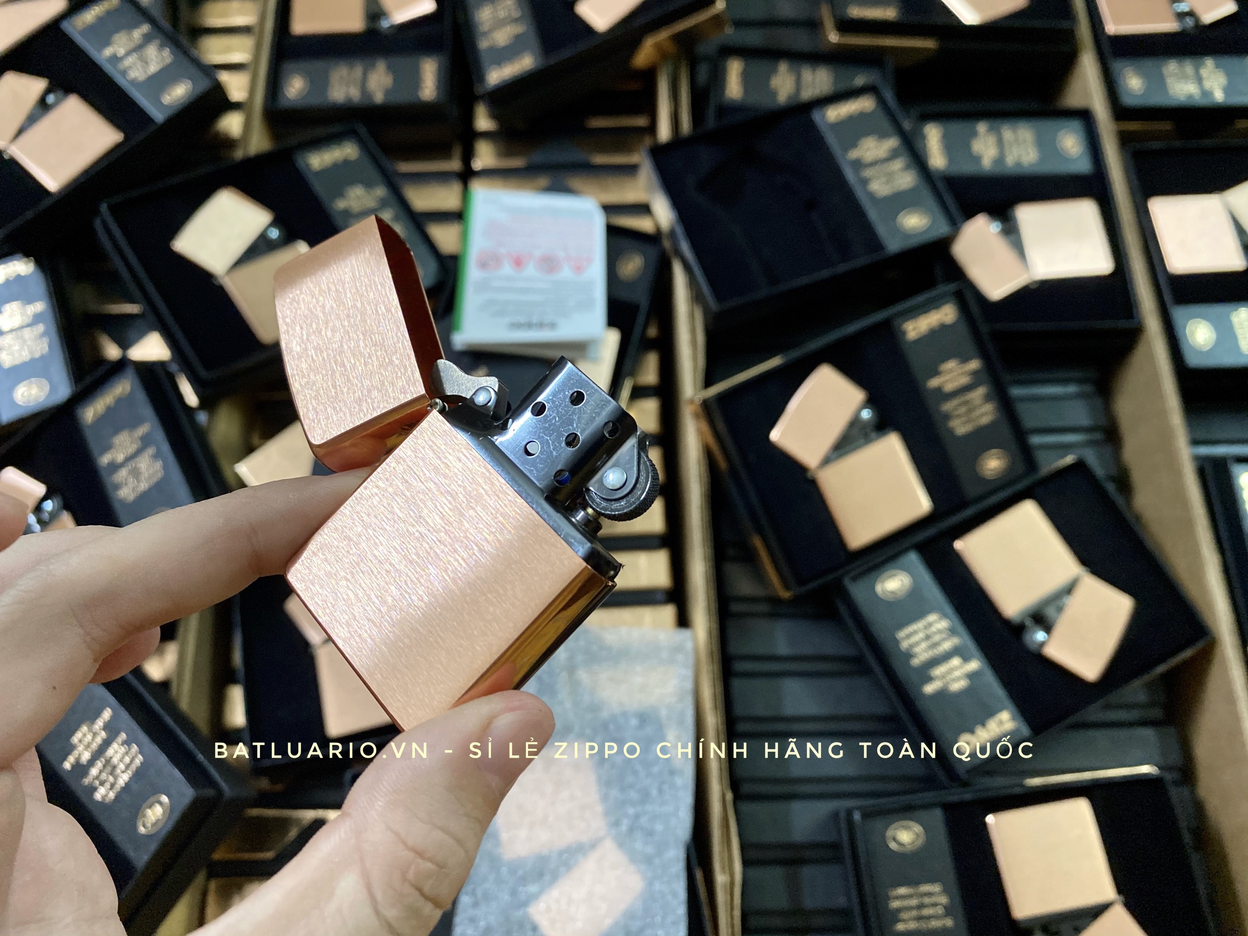 Bật Lửa Zippo 48107 – Zippo Solid Copper – Zippo Copper Case With Black Coated Stainless Steel Insert – Zippo Đồng Đỏ Nguyên Khối 2022