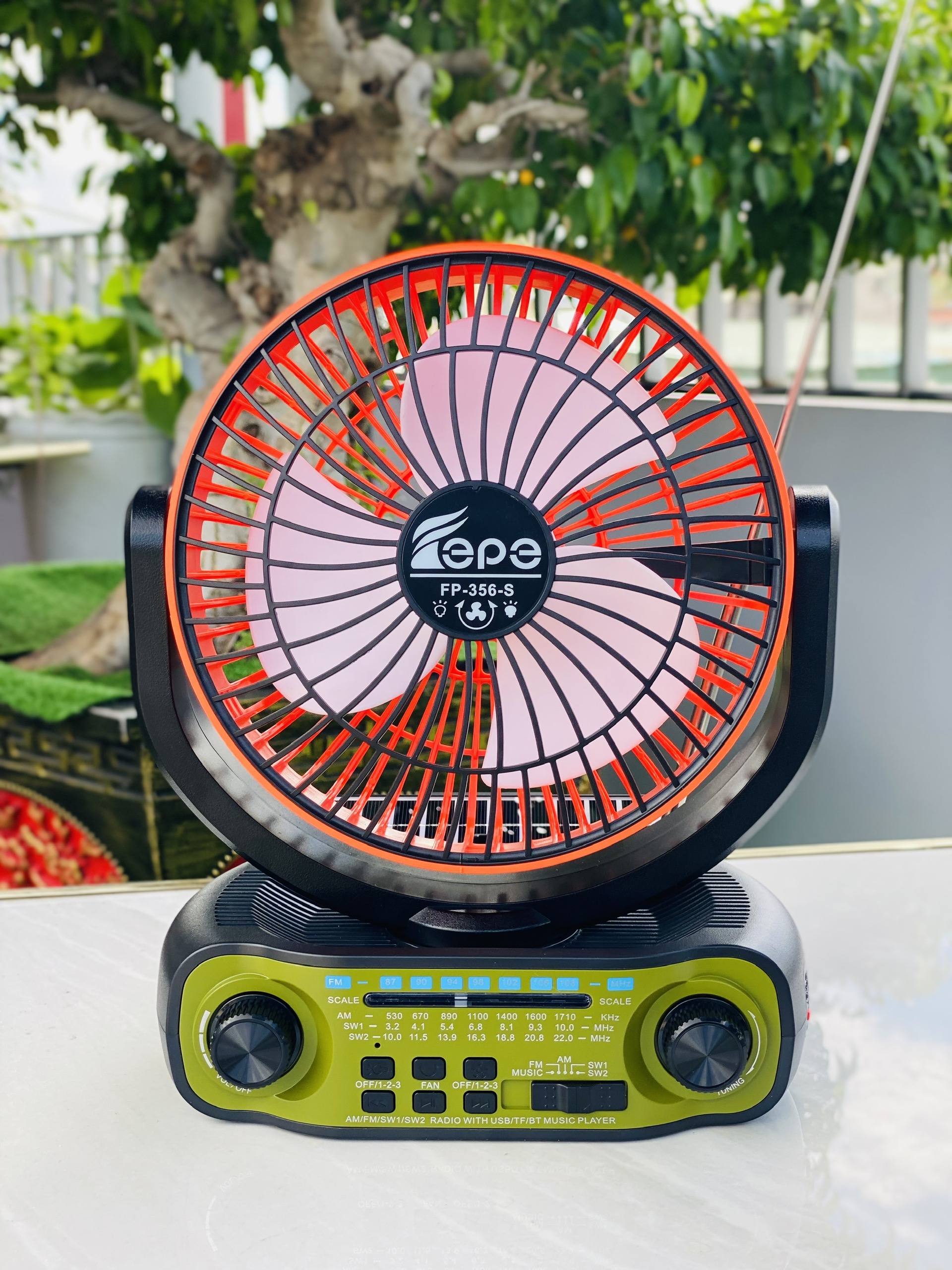 Quạt Đa Năng FP356S tích hợp 3 trong 1 quạt làm mát đài radio nghe nhạc có năng lượng mặt trời cao cấp dùng pin sạc hàng nhập khẩu