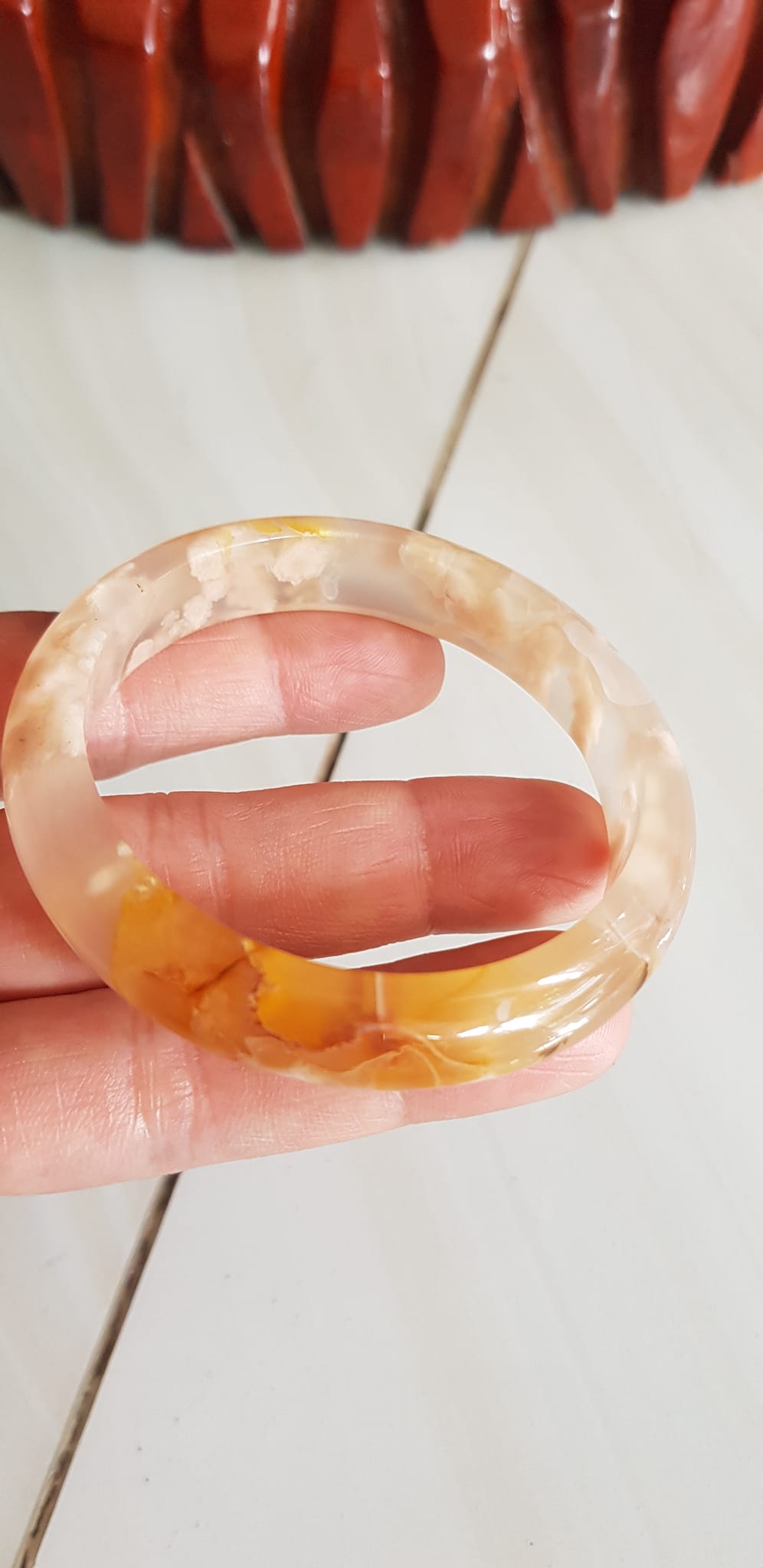 Vòng tay Nữ Bản Hẹ Mới Đá Mã Não Bông Vàng trắng rau câu đều bóng vòng quá đẹp luôn Vòng Ni 51mm x Cao 11mm x dầy 7mm Nữ mệnh Kim mệnh Thổ Nữ Cân nặng 49kg - 52kg đeo xinh tay đẹp lắm ạ