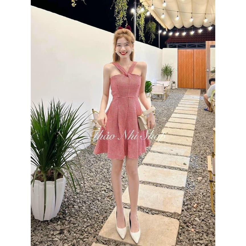 Đầm xoè caro 2 dây cổ xoắn siêu xinh