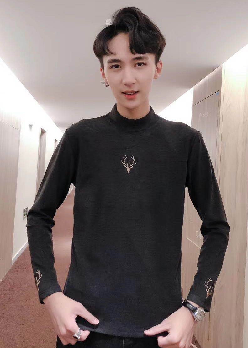 Áo thun Nam cổ lọ họa tiết thêu sang trọng chất liệu cotton cao cấp mang phong cách Âu Mỹ dễ phối đồ hợp thời trang