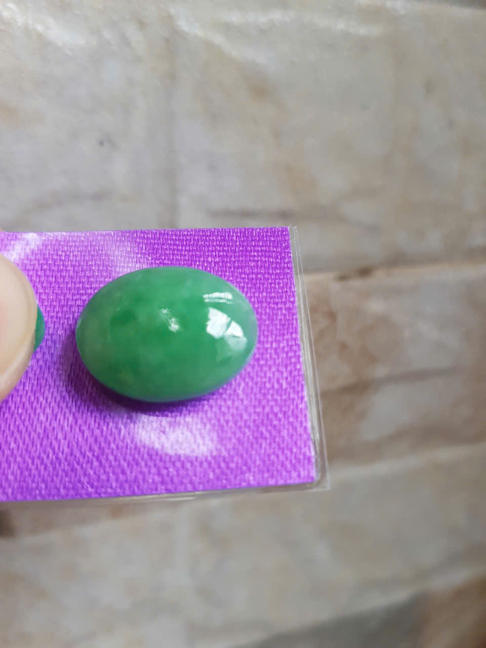 Mặt Nhẫn Oval lớn cẩm thạch xanh tự nhiên Size mặt nhẫn dài 17mm x cao 13mm x dầy 5mm màu xanh ngọc nữ bọc lên nhẫn vàng đeo đẹp ạ