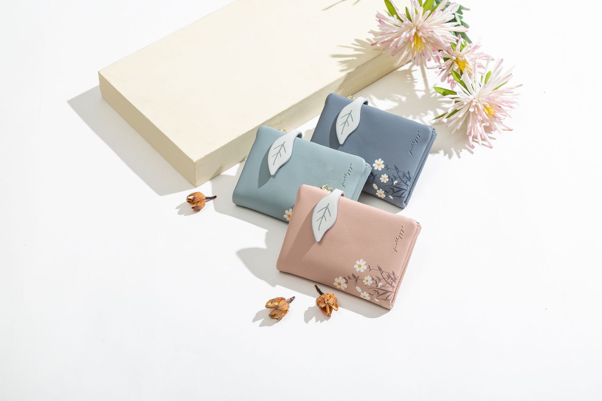 Ví nữ phong cách dễ thương - BEE GEE VNU1061