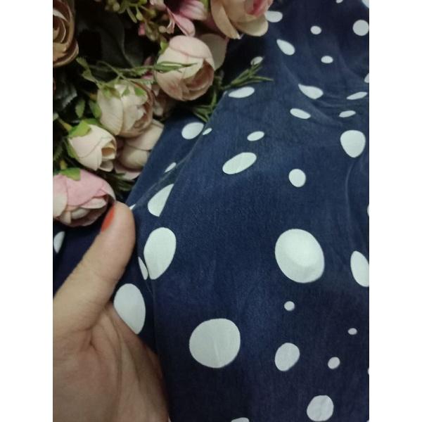 Đầm form rộng chấm bi