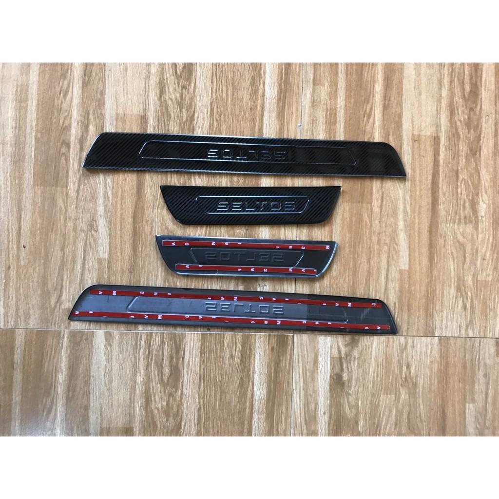 NẸP BẬC CỬA LÊN XUỐNG,BẬC CHÂN TRONG NGOÀI, ỐP CHỐNG TRẦY BẬC CỬA XE MẪU CACBON DÀNH CHO TOYOTA CROSS 2020-2021