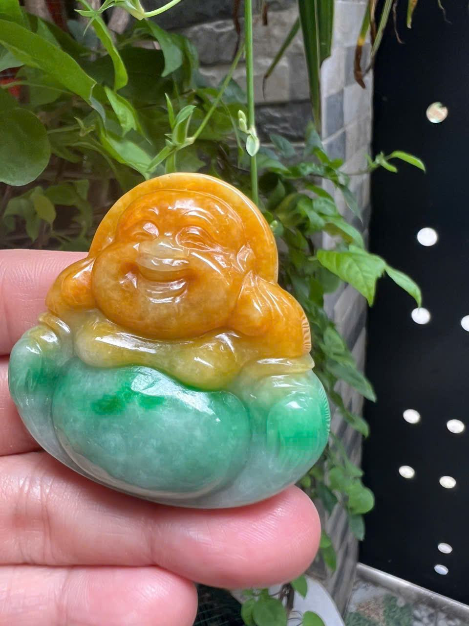 Mặt dây chuyền Phật Di Lặc Cẩm Thạch Vàng Xanh tự nhiên mới đẹp Kt Cao 49mm Ngang 49mm Dầy 12mm Nam Nữ về bọc vàng lên đeo tốt đẹp ạ