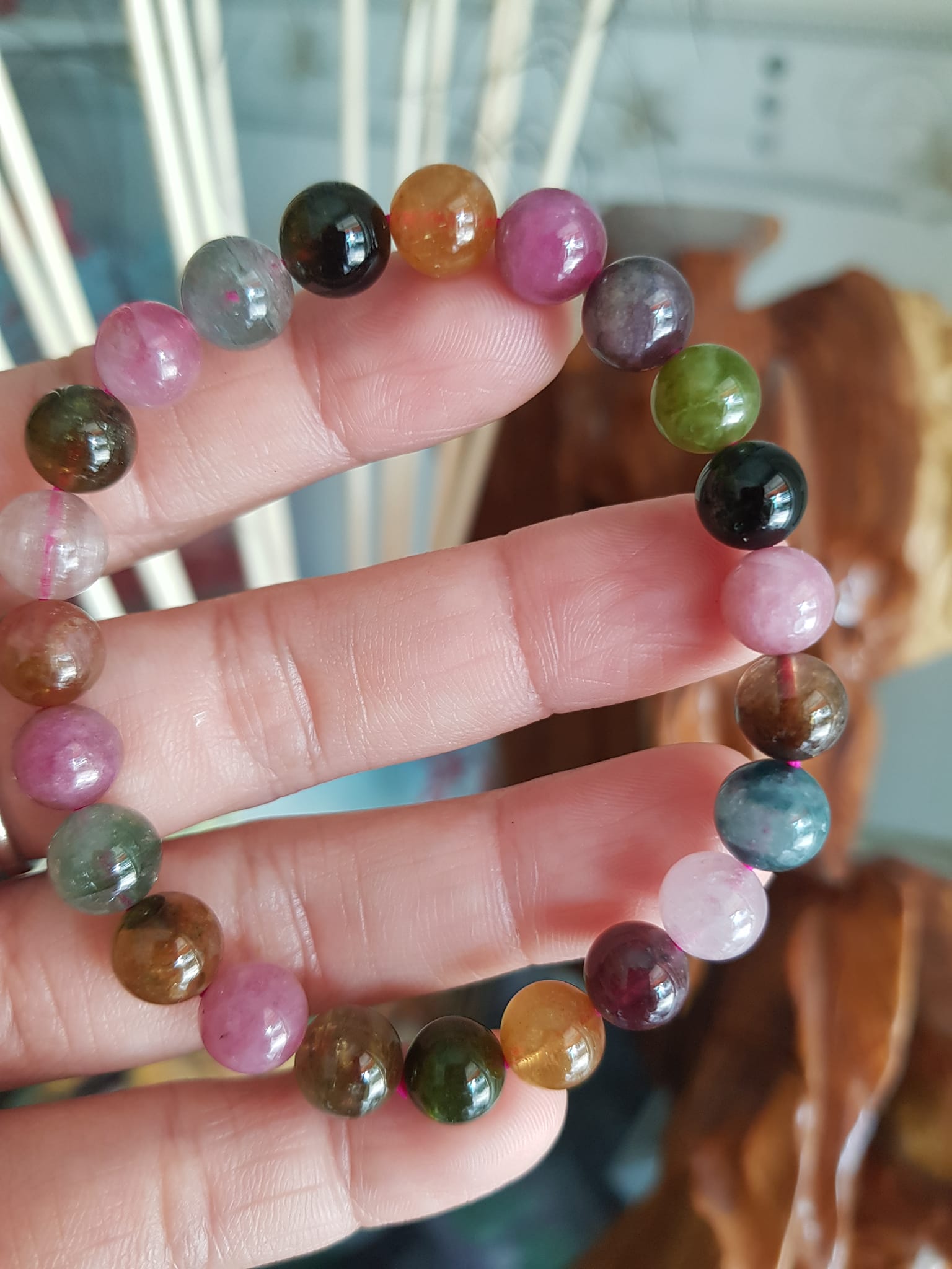 Vòng tay phong thủy đá tourmaline tự nhiên size vòng 8ly bóng mượt đẹp Nữ đeo vòng tay đá tourmaline màu tươi trẻ bóng mượt đem đến sự may mắn, vui tươi, thịnh vượng tài lộc ạ