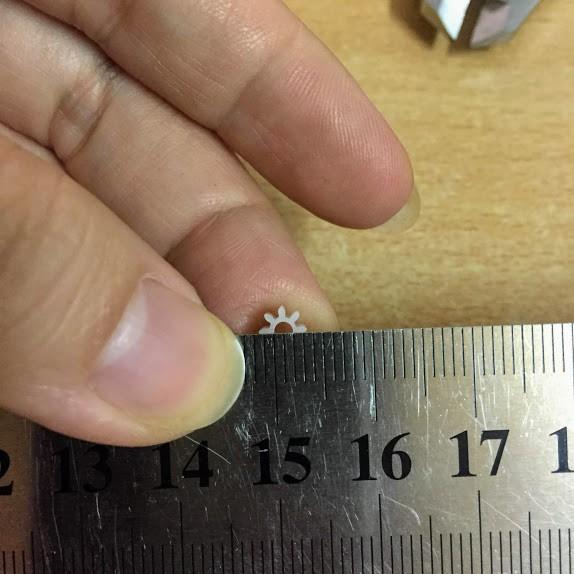 Bánh răng nhựa 8 răng lỗ trục 2mm đường kính 4.75mm