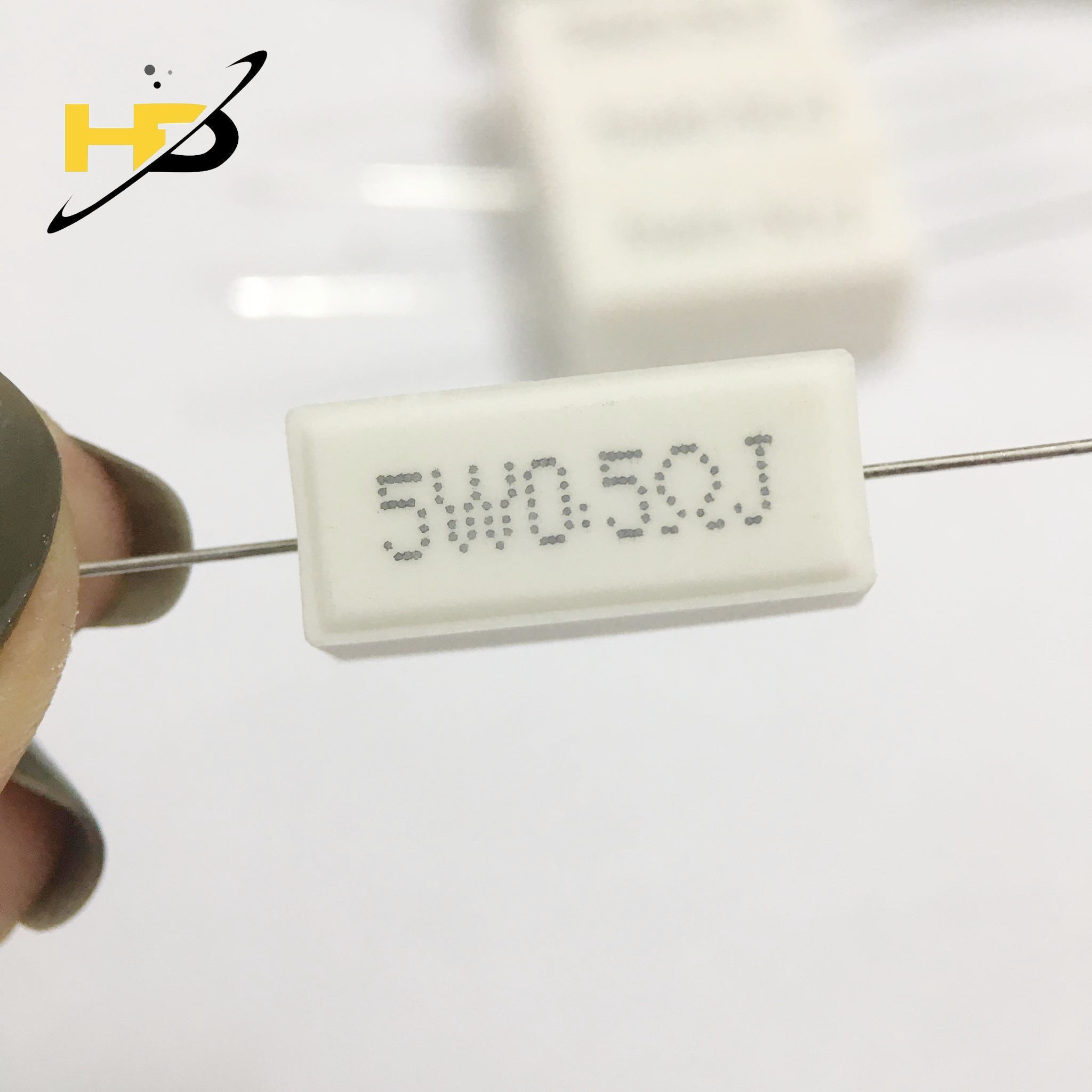 Gói 10 Con Điện Trở Sứ 0.5R 5W Dạng Nằm Dùng Cho Mạch Điện Tử