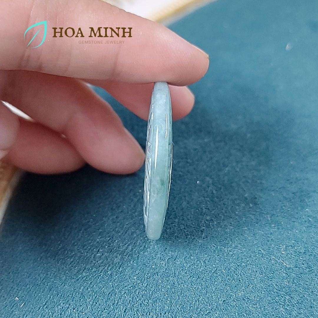 Mặt dây đá Cẩm Thạch ngọc lam tròn chạm hoa đường kính 34mm phong cách thanh lịch, cổ điển không kén mệnh