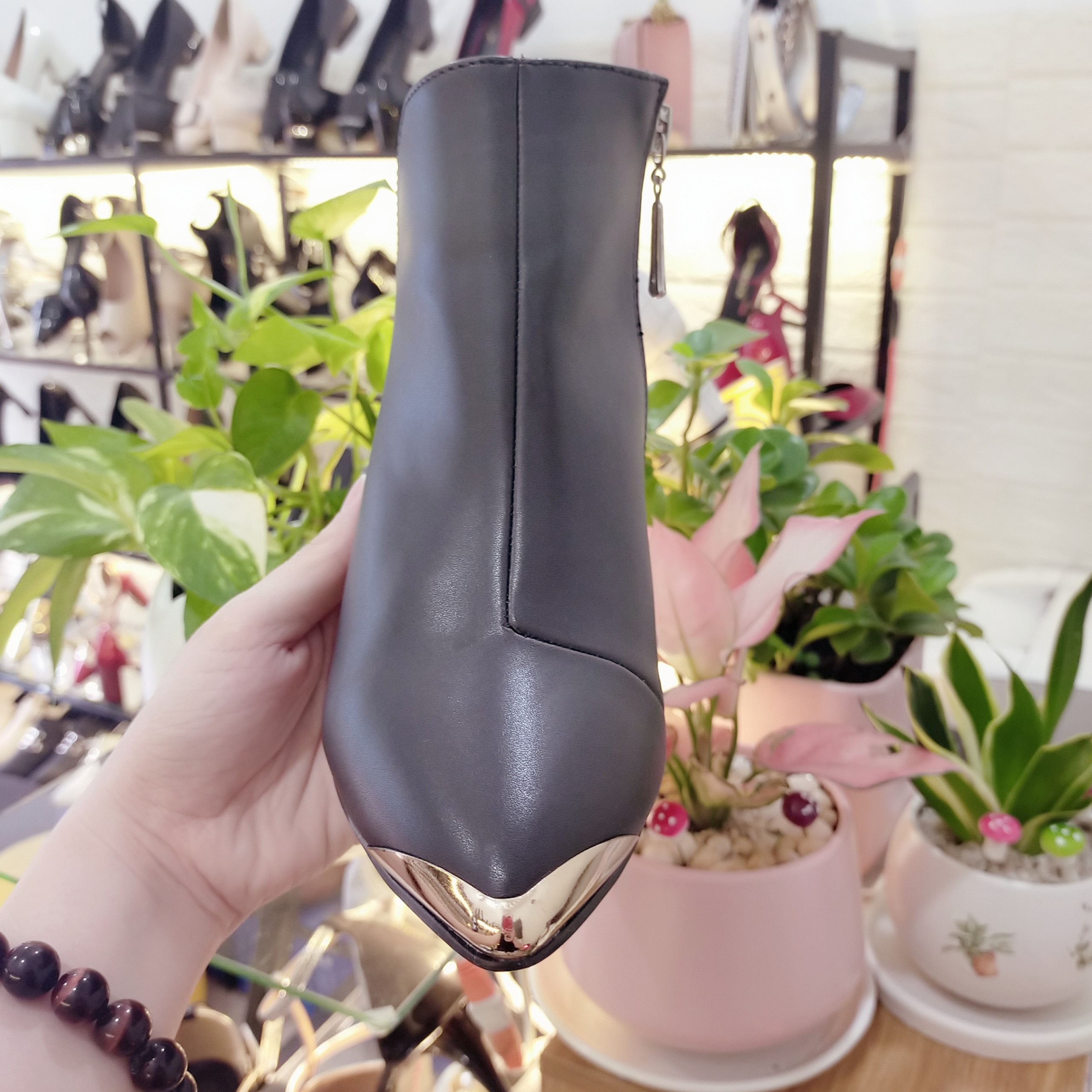 [VIDEO/ẢNH THẬT] Boots nữ thời trang, mũi + gót kim loại cao cấp ROSATA RO37 7p - HÀNG VIỆT NAM - BKSTORE