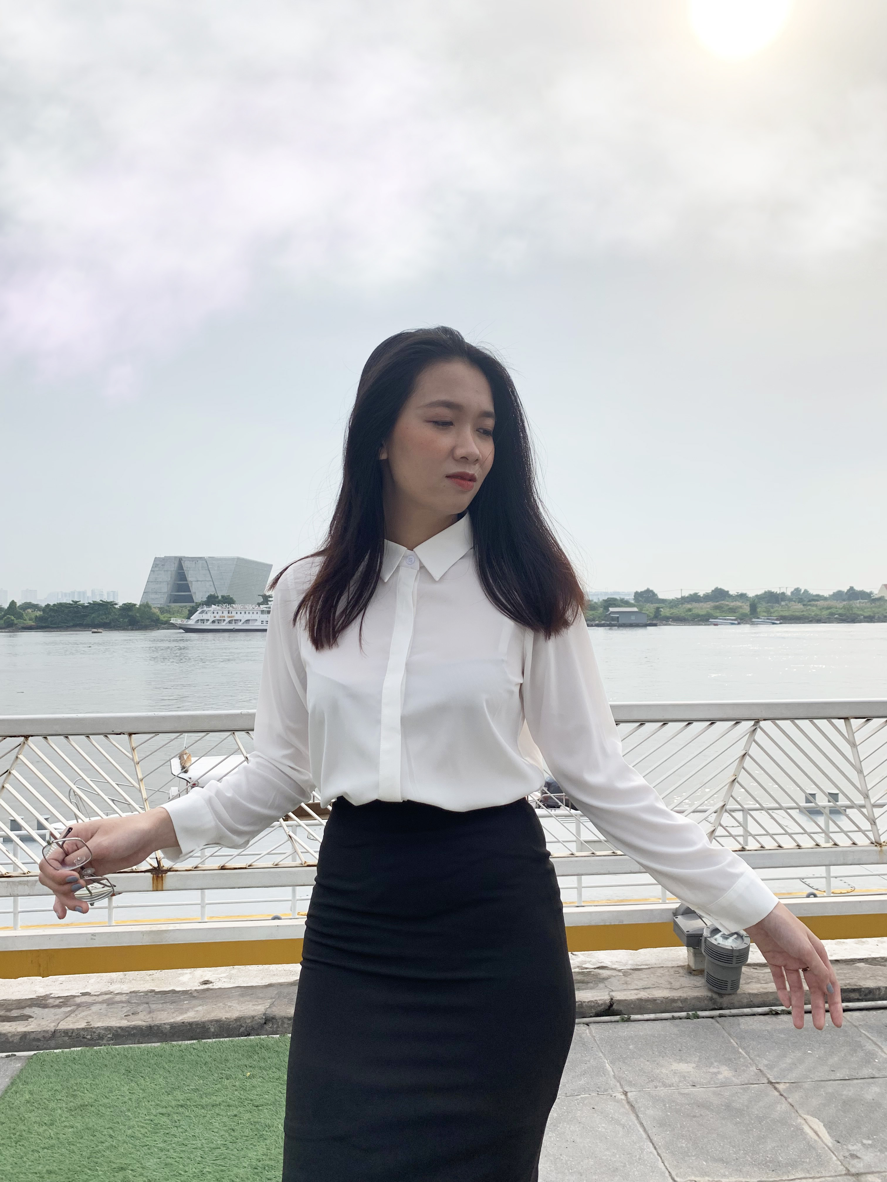 Chân Váy Bút Chì Thiết Kế Thời Trang Công Sở xẻ Sau - Đen - BL0022