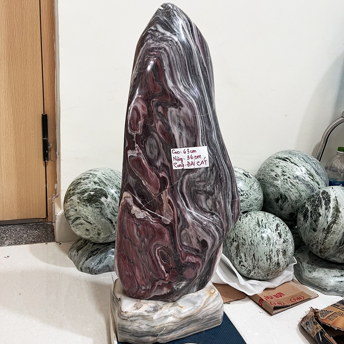 Cây đá, trụ đá, đá phong thủy Cao 63 cm, nặng 36 kg màu đỏ tím nâu cho mệnh Thổ và hỏa