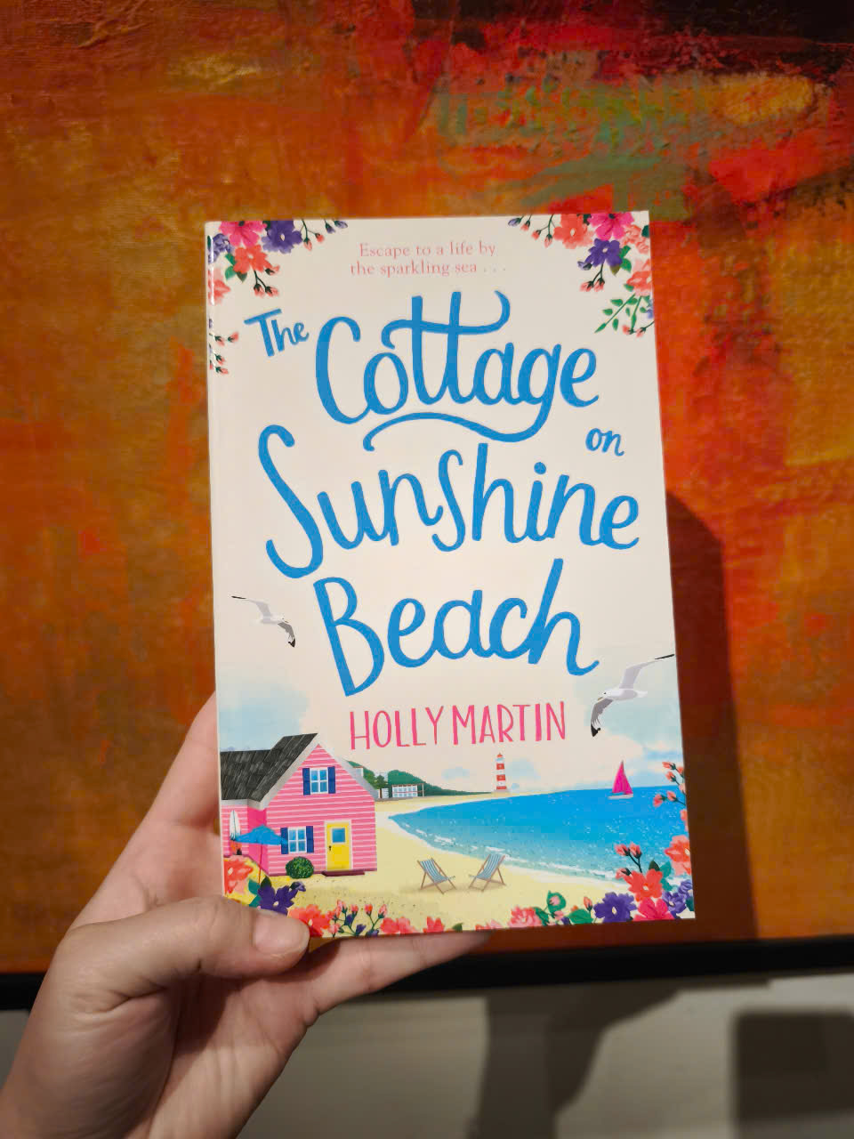 Sách - The Cottage on Sunshine Beach: An utterly gorgeous feel good romantic comedy by Holly Martin