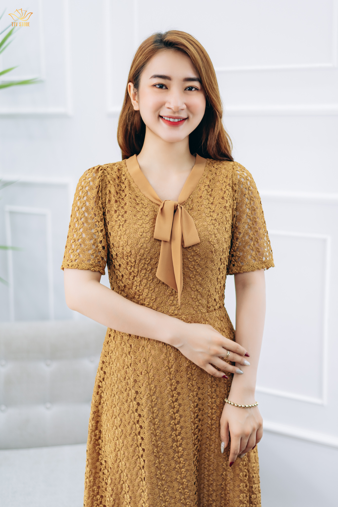 Đầm xòe thiết kế trung niên sang trọng cao cấp Cổ cột nơ tay ngắn màu Ren Da TTV STORE TTV1374