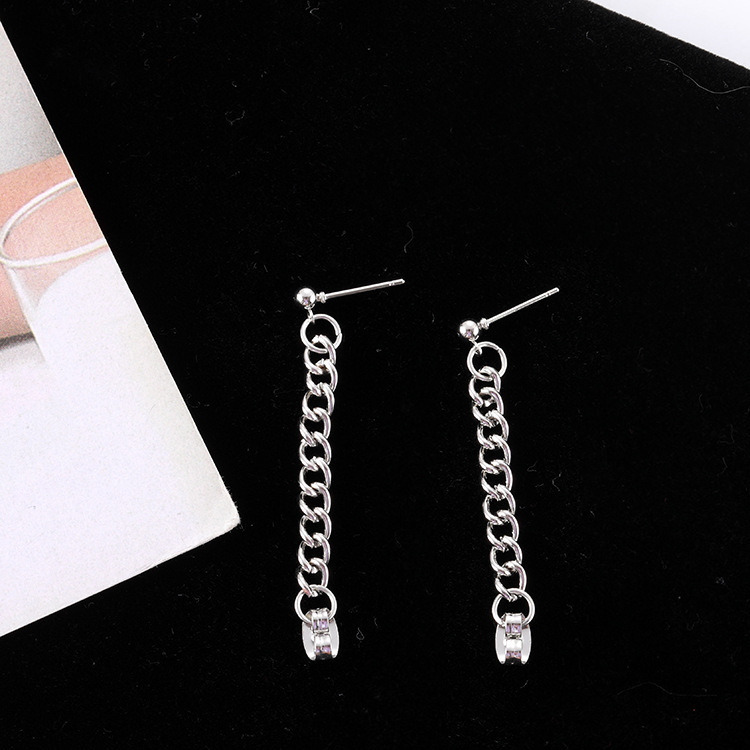 Bông tai thiết kế chữ U lỗ đinh xịn xò