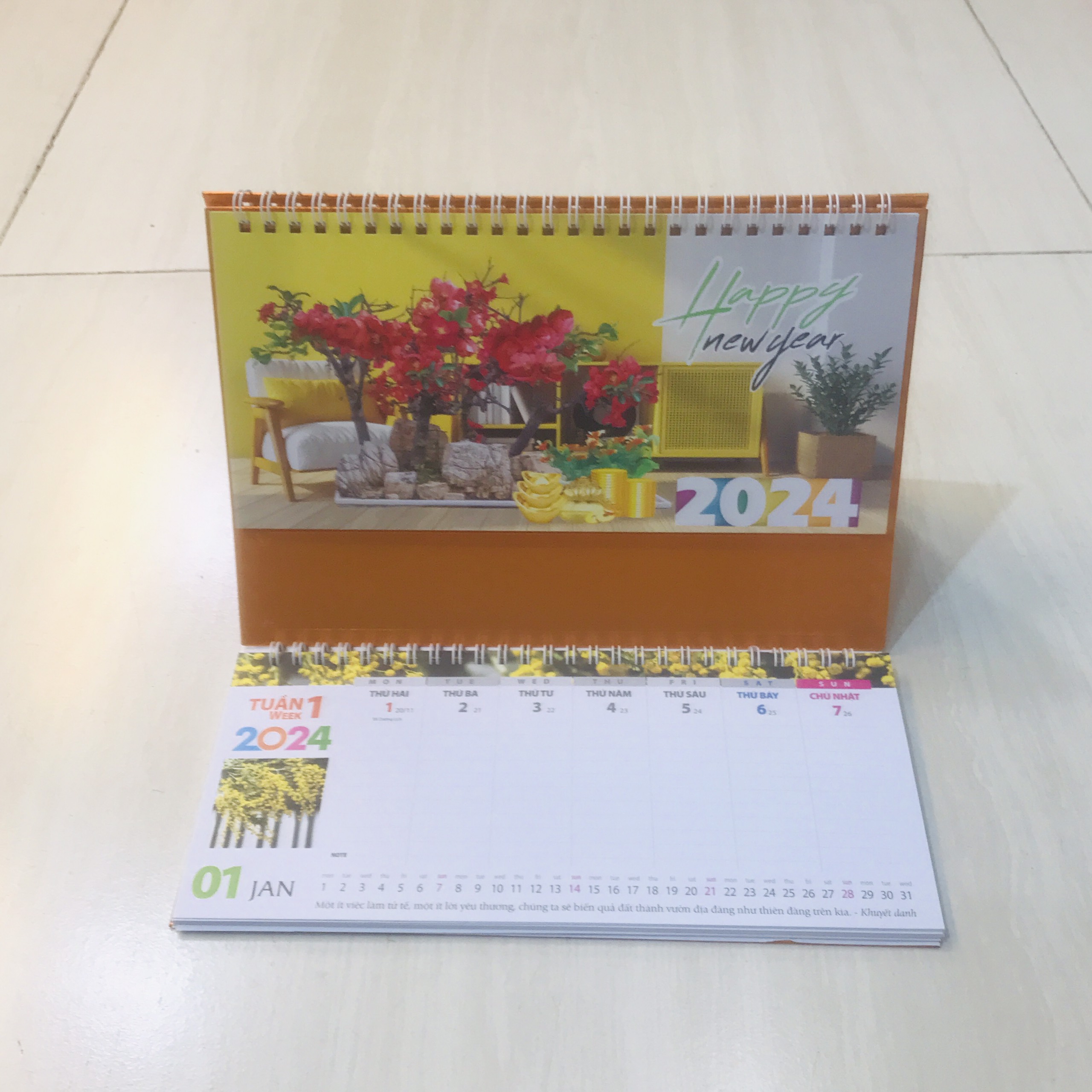 Lịch để bàn 2024 chữ M có dải note ghi chú ngày, tuần, đủ ngày âm dương