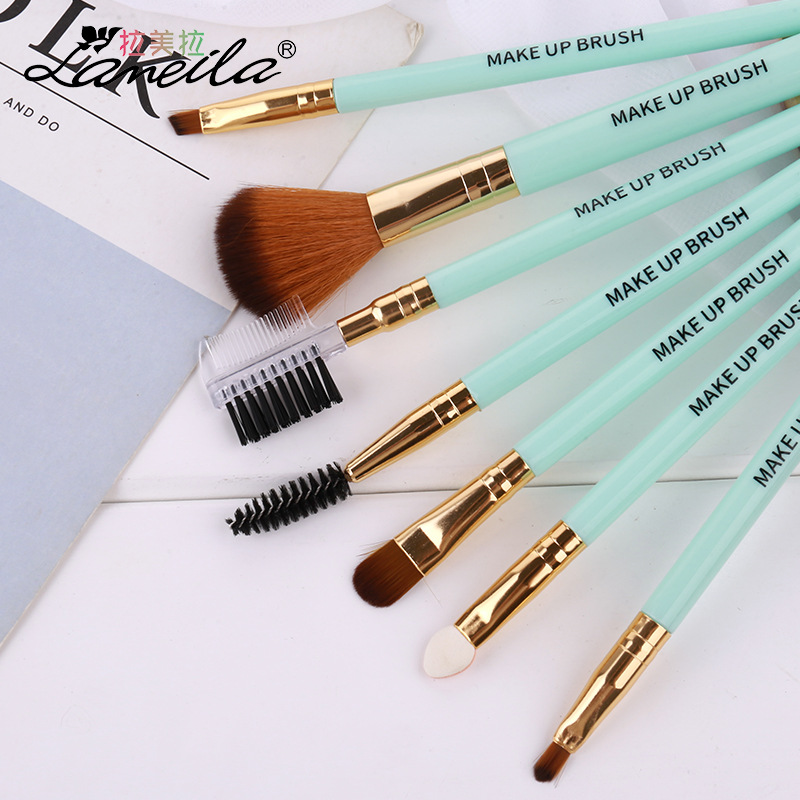 Set 7 Cây Cọ Trang Điểm Tiện Lợi Cán Dài Lameila L0943