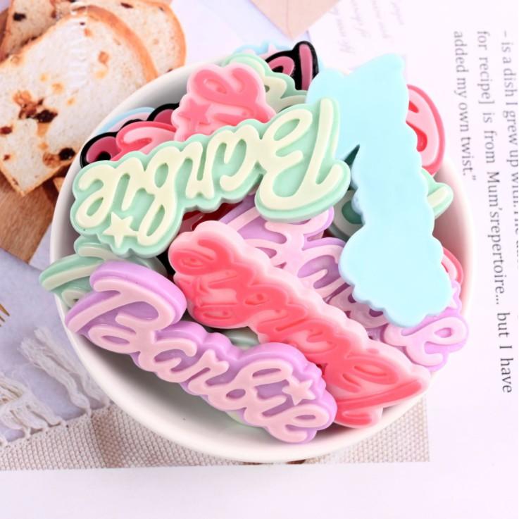 Charm chữ Barbie siêu dễ thương dùng để trang trí vỏ ốp điện thoại, làm móc khóa, dán Jibbitz, DIY
