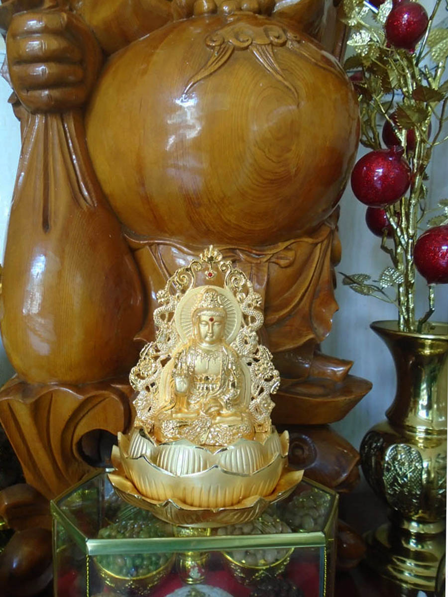 Tượng phật bà quan âm để xe hơi hai mặt tọa đài sen vàng ánh kim QAAK01