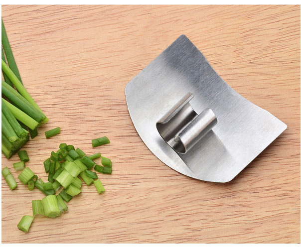 Dụng cụ bảo vệ ngón tay khi cắt thái thực phẩm/Miếng inox xỏ ngón tránh cắt vào tay