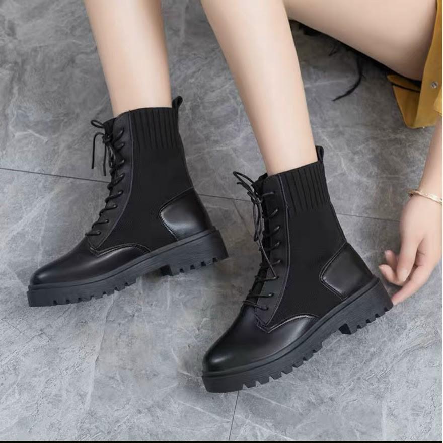HOT 2020 Giày Boots cao cổ len ôm chân màu đen loại 1 đế 4cm XẢ còn 36-37