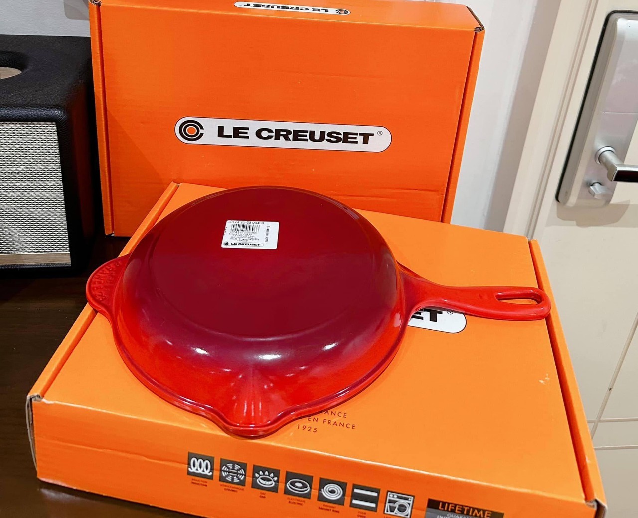 Chảo gang Le Creuset 23cm - Made in France hai màu xanh đỏ Hàng chính hãng